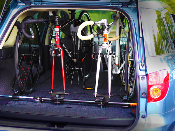 自転車2台の固定と車内の整理ができる インカーサイクルペアキャリア 発売 レスポンス Response Jp 自転車2台の固定と車内の整理ができる インカーサイクルペアキャリア 発売 レスポンス Response Jp