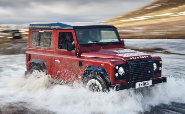 【非売品】ランドローバー新型ディフェダー　オーナー限定写真集 006_DEFENDER_OCTA_25MY_DYNAMIC