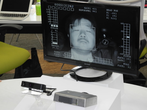 後付けドライバーモニター 大型商用車向けにデンソーが発売 居眠りや脇見を防止 レスポンス Response Jp