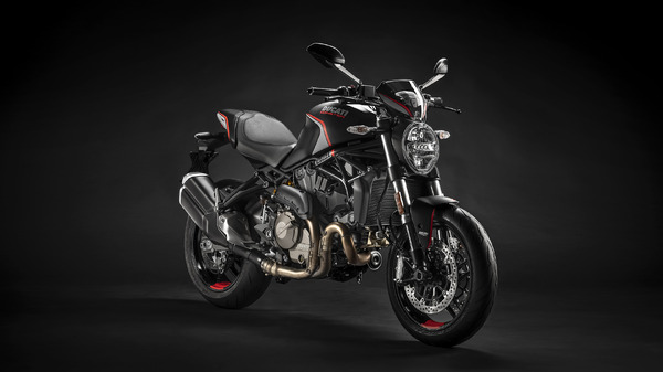 ドゥカティ モンスター821 新型に「ステルス」、マットブラック仕様