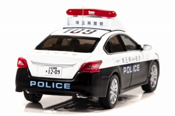 マニアックな2灯仕様の ティアナ 捜査車両など 1 43スケールで発売 レスポンス Response Jp