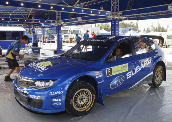 独特な スバルWRC】写真蔵…インプレッサWRC2008、表彰台デビュー ミニカー
