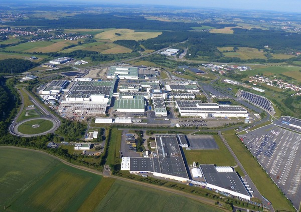 メルセデスベンツ、スマートEVの工場を売却生産は英企業が継続