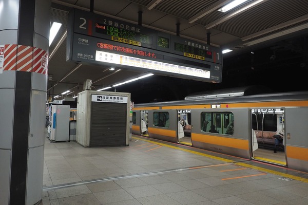 関東圏も終夜運転を全面自粛関西圏では臨時列車や終電延長も中止へ