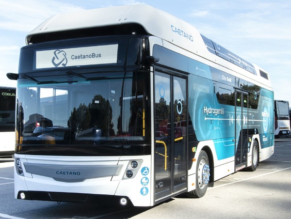 欧州トヨタ、燃料電池バス事業での戦略的提携を強化都市バスの電動化に対応