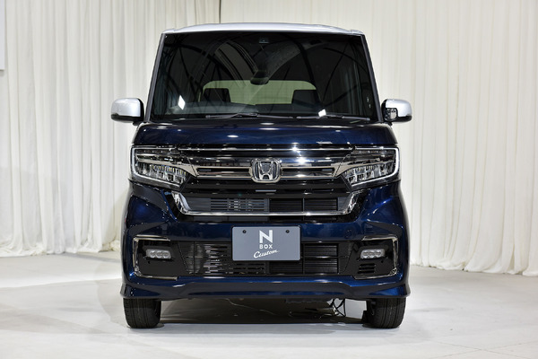 ホンダ N Box 改良新型 カスタム のナンバープレート取り付け位置が変わったのはなぜか レスポンス Response Jp ホンダ N Box 改良新型 カスタム のナンバープレート取り付け位置が変わったのはなぜか レスポンス Response Jp