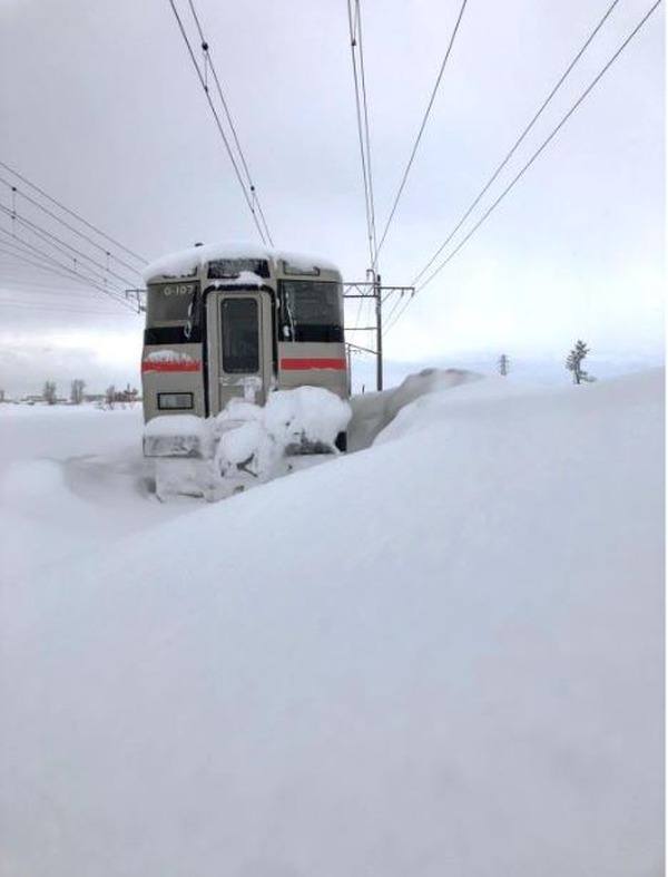 函館本線岩見沢-滝川間で降雪による終日運休が続く　2月25日のJR北海道運休情報
