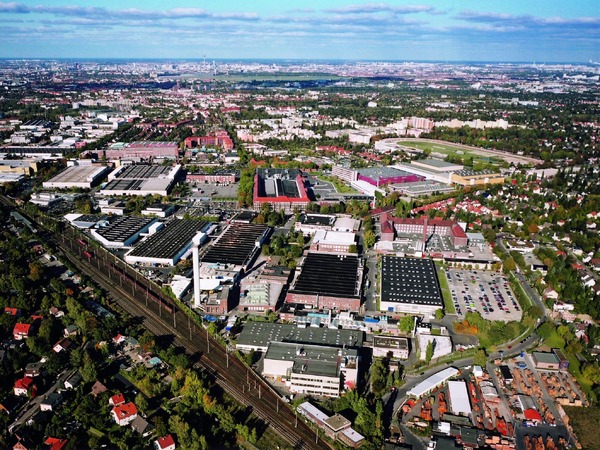 メルセデスベンツ、ベルリン工場での内燃エンジンの生産を終了へ…電動化の拠点に改修