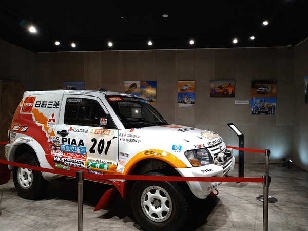 ダカールラリー展、三菱自動車本社ショールームで開催中2002年優勝車など展示