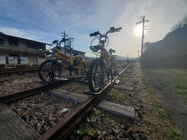 運休中のレール上を自分で走るくま川鉄道で「レールサイクル」　5月1日から