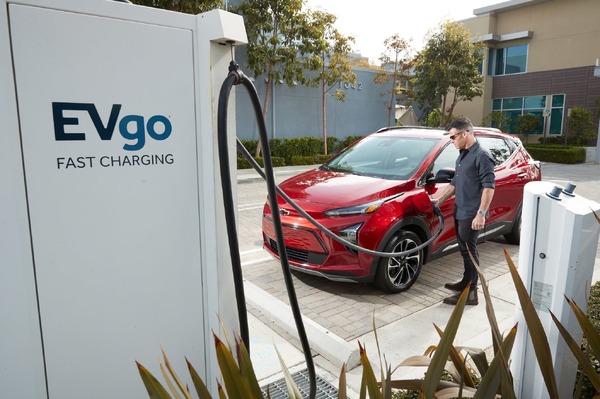 GM、EVユーザーの充電をスマホアプリなどで支援「アルティウム・チャージ360」を米国発表