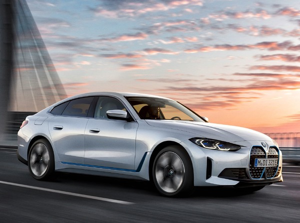 BMW、新型EV『i4』を欧州で発表航続は590km
