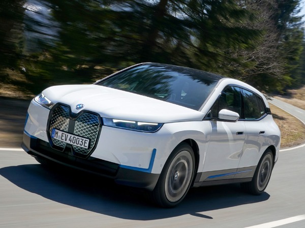 BMWの電動SUV『iX』、11月に世界市場で発売へ