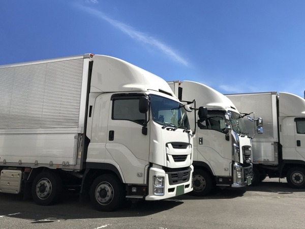 「トラック王国」でトラック売買マッチングサービスを提供