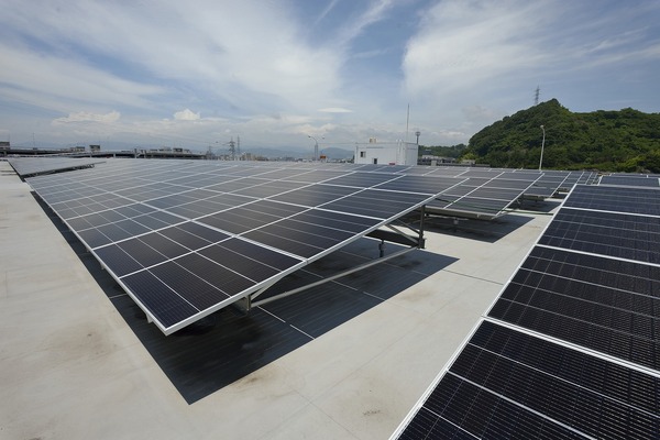 マツダ、太陽光発電設備を本社工場に導入MX-30 EV の充電などに供給