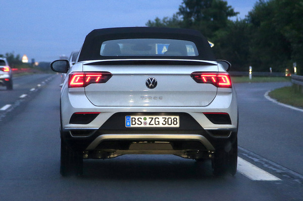 VW T-Rocカブリオレが初の改良へ、新デザインLEDでスポーティさ強調