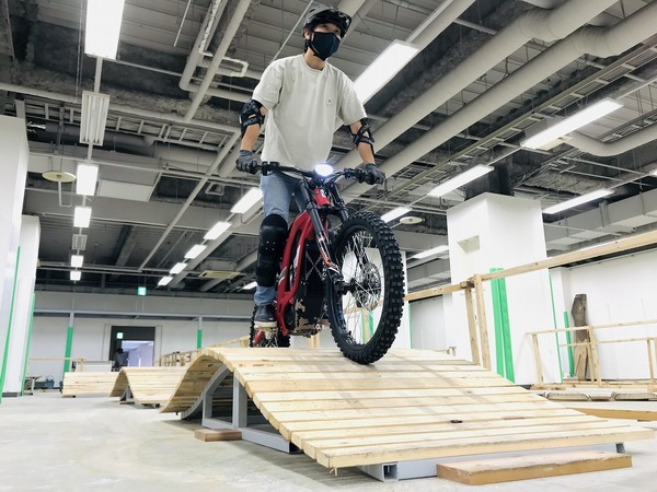 電動バイク専用インドアスポーツ施設がオープン　日本初