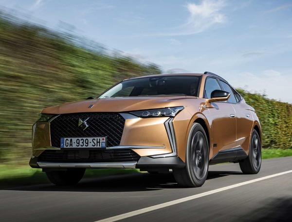 DS 4 新型にSUV、「クロス」派生2021年内にフランス発売へ