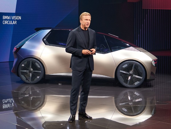 BMWの2040年のコンパクトカー、100％リサイクル可能IAAモビリティ2021