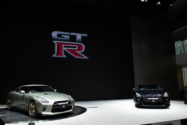 【日産 GT-R 2022年モデル】2つの新色はR33、R34をオマージュ
