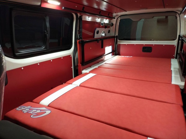 広島ファン必見、内装真っ赤なカープ仕様のキャンピングカー発売