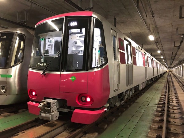 都営地下鉄大江戸線で車両部品が損傷…車体と台車の接合部に割れ - レスポンス