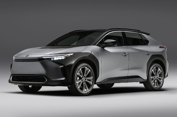 トヨタの新型EV『bZ4X』、米国仕様の航続は402km…シカゴモーターショー