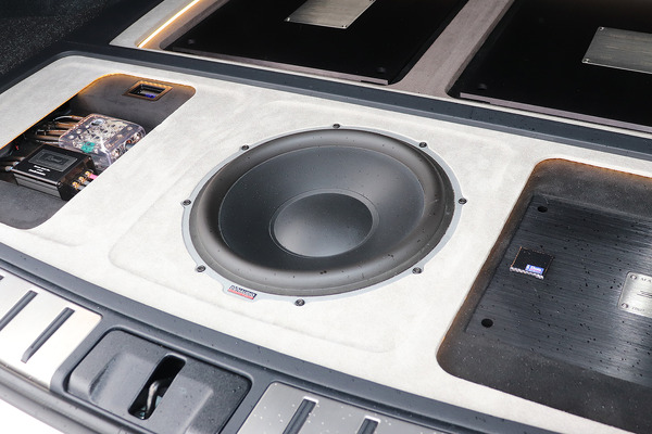 カーオーディオ なぜ サブウーファーを後ろに置いても低音は前から聴こえる レスポンス Response Jp カーオーディオ なぜ サブウーファーを後ろに置いても低音は前から聴こえる レスポンス Response Jp
