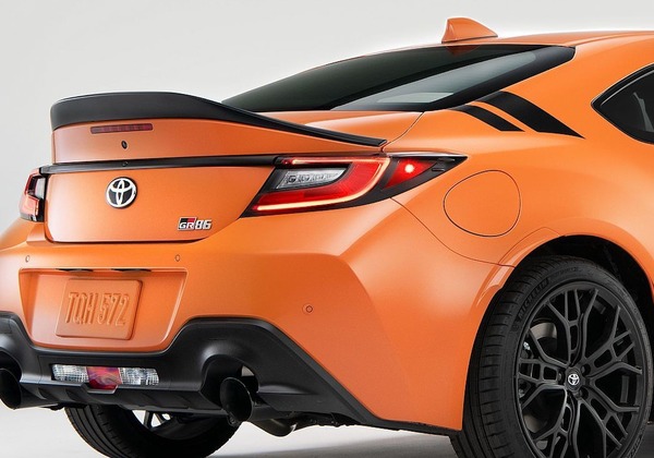 トヨタ GR 86 に「ダックテールスポイラー」、860台限定…米2023年型 