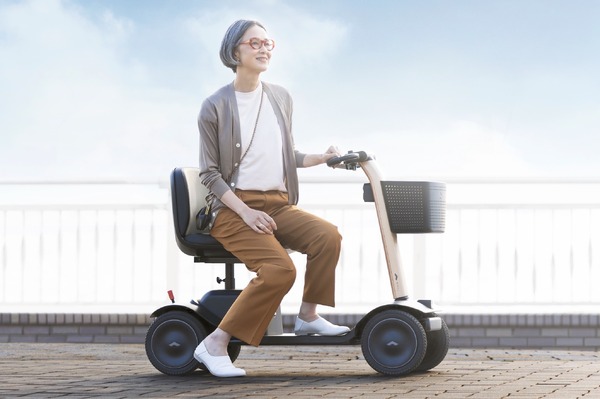 新型シニアカー『WHILL Model S』試乗！…インターフェースに扱い