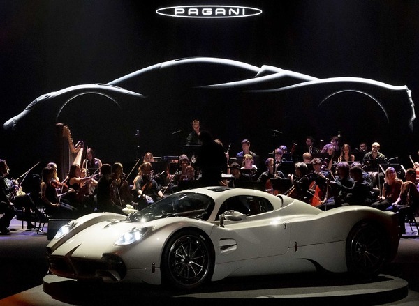 非売品　パガーニ　pagani スーパーカー ノート A5サイズ パガーニの新型スーパーカー、世界限定99台はすでに完売…864馬力