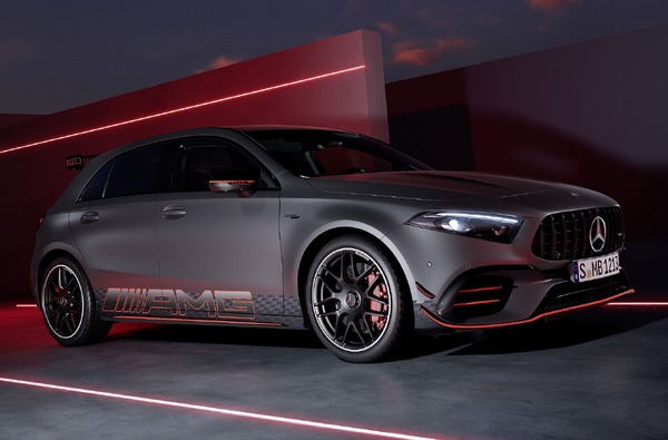 ベンツ A45S AMG TURBO W177 マットブラック エンブレム メルセデスAMG、最強 Aクラス「A45 S」に改良新型…421馬力ターボ