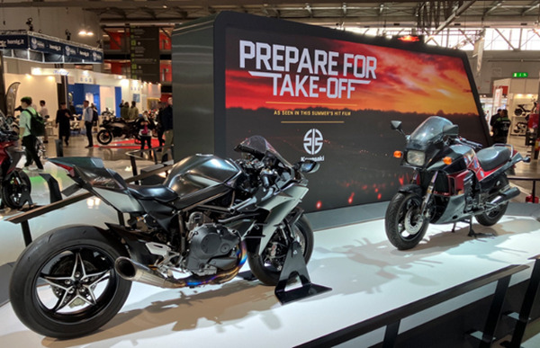 映画「トップガン マーヴェリック」の劇中車、GPZ900RとNinja H2