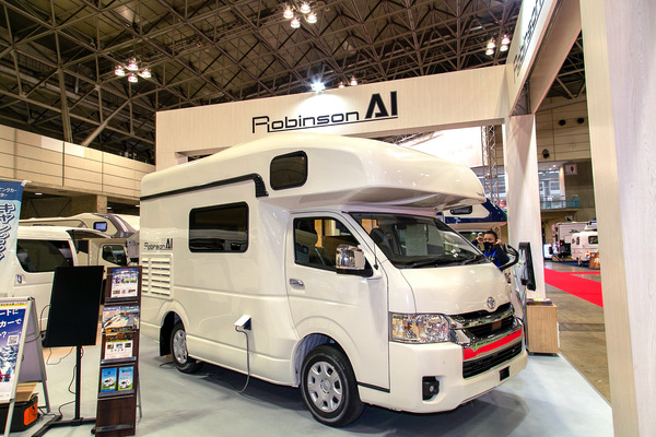 大きなスライドドアとスマートホーム化が特徴：ロビンソンAI…ジャパンキャンピングカーショー2023 | レスポンス（Response.jp）