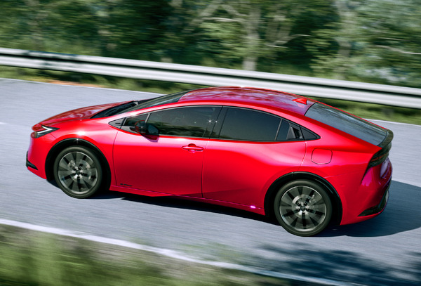 プリウス デザイン解剖】「ワンフォルムしかない」3代目に