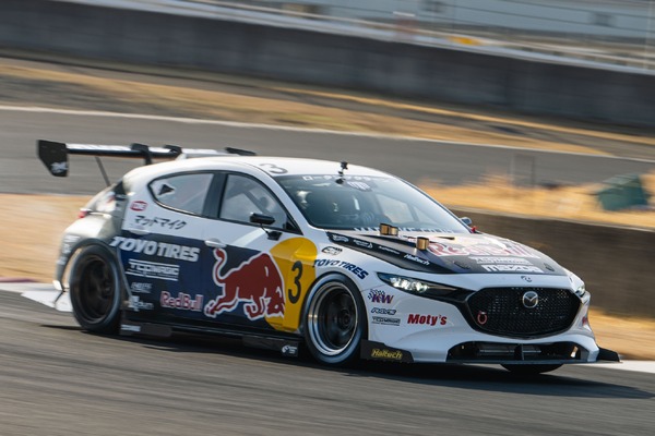 1400馬力・4ロータリーエンジンのマツダ3が吠えた！ マッド・マイク