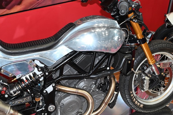 B'z稲葉浩志の愛車はインディアン『FTR1200S』がベース B'z稲葉浩志の愛車はインディアン『FTR1200S』がベース