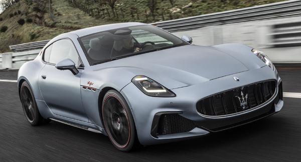 マセラティ『グラントゥーリズモ』新型、EVも選べる発売記念車…ミラノ