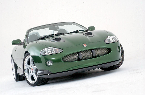 ボンドカー2002】ジャガー『XKR』---四輪駆動でF1カラー