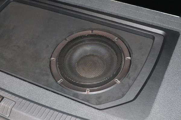 低音増強でカーオーディオはもっと楽しくなる］「単体サブウーファー