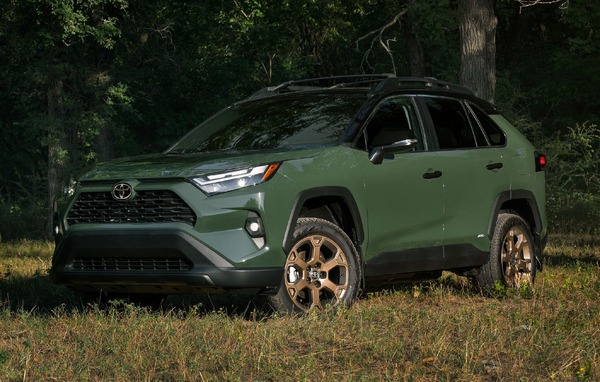 トヨタ『RAV4』米2025年モデル、日本にない「ウッドランド」は