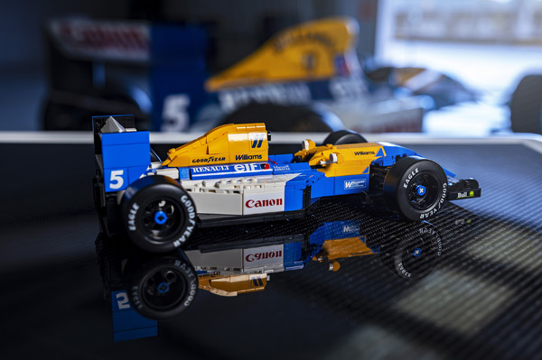 大人レゴ」にマンセルのウィリアムズF1マシン登場、価格は1万 大人レゴ」にマンセルのウィリアムズF1マシン登場、価格は1万