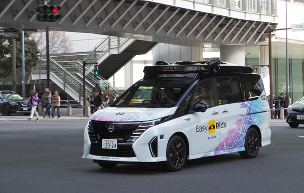 日産、ドライバーレスによる進化した自動運転実験車の走行を初公開