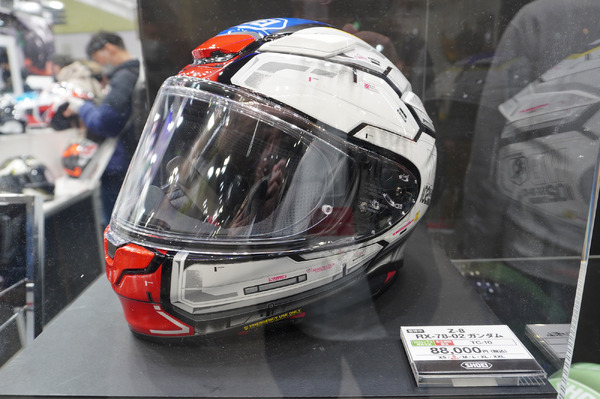 週末限定セール実施中❗️ ポメラ　シャア専用ガンダムコラボ　※加水分解あり SHOEI Z-8にNewカラー「機動戦士ガンダム THE ORIGIN」(OVA版)との
