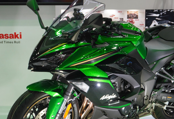 ラメラメのグリーンでギラギラ、スペシャルなカワサキ『Ninja 1100SX