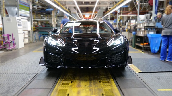 最強のコルベット「ZR1」生産開始、V8ツインターボで1064馬力 1