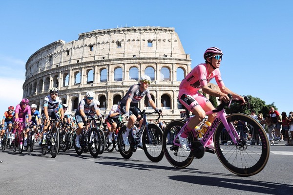 ジロ・デ・イタリア2004 スペシャルBOX〈3枚組〉 ジロ・デ・イタリア2004 スペシャルBOX〈3枚組〉 - メルカリ