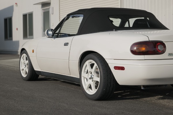 NA、NBに対応！ HKSがマツダ『ロードスター』用スポーツサスペンション