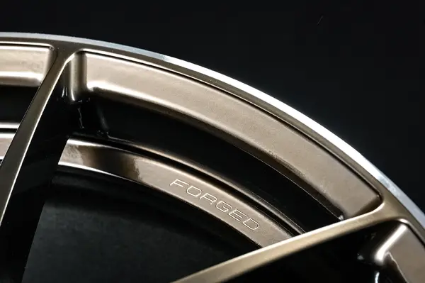 これが“大人の”ボルクレーシング『G025 SZ EDITION』シャイニング