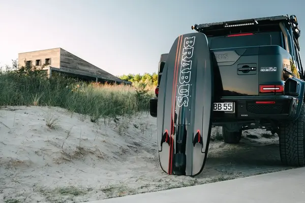 まさに水上のスポーツカー！ブラバスの「電動ジェットボード」登場